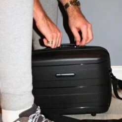 IT Luggage Momentous - Vanity Case (Black) -Travel Gear Shop 2 acda522a 7277 4ba5 b781 ee917dabe9a9