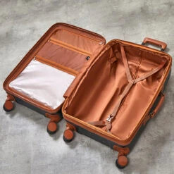 Rock Carnaby 4 Wheel Exp Medium Suitcase - 67cm -Travel Gear Shop Rock Carnaby TR 0219 GRN Interior 80154.1660574370
