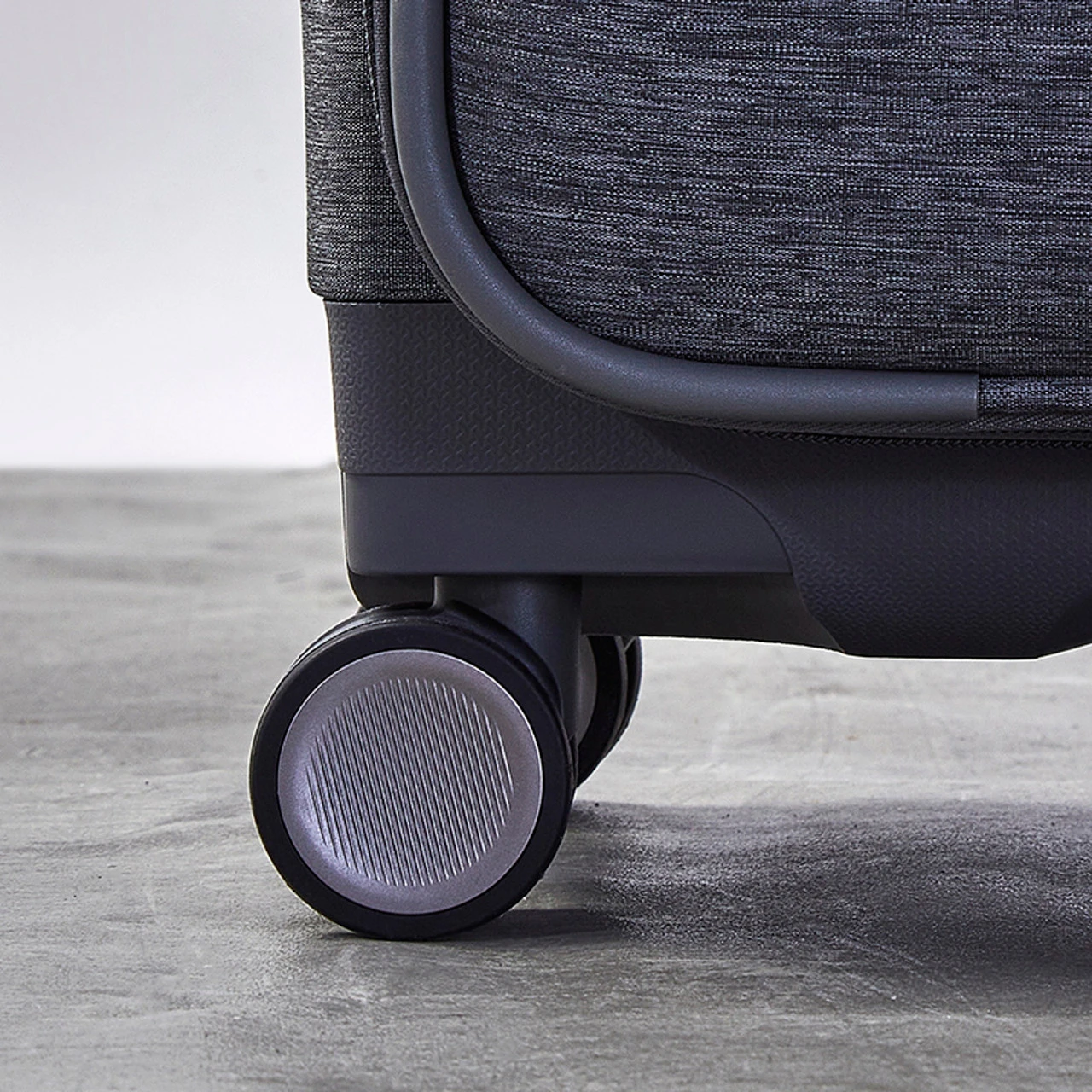 Rock Parker 4 Wheel Exp Medium Suitcase - 65cm 16 Rock Parker 4 Wheel Exp Medium Suitcase - 65cm - Image 16