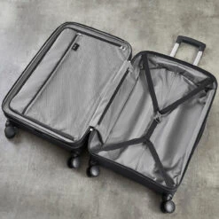 Rock Prime 4 Wheel Exp Large Suitcase - 75cm -Travel Gear Shop TR 0241 NAV Interior 22912.1661161322.1280.1280 21259.1661161907.1280.1280 68170.1661162678
