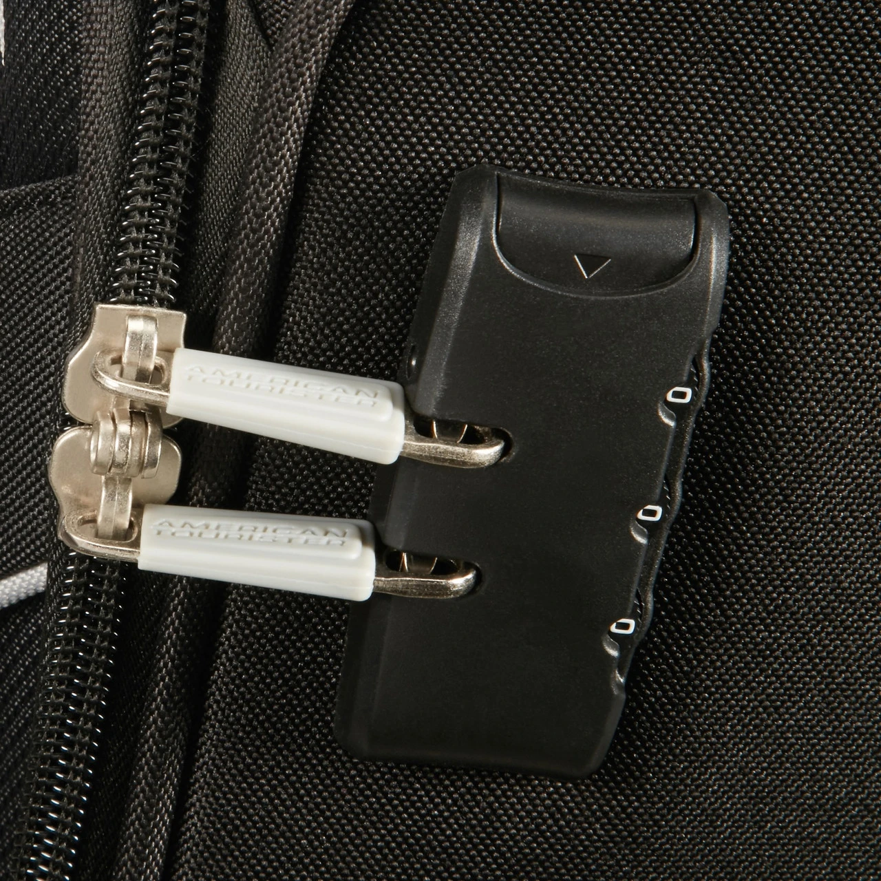 American Tourister Holiday Heat 4 Wheel Cabin Suitcase - 55cm 9 American Tourister Holiday Heat 4 Wheel Cabin Suitcase - 55cm - Image 9